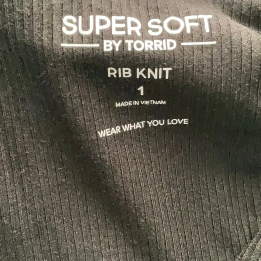 Torrid Supersoft Rib V-neck Trim Tie Top Size 1